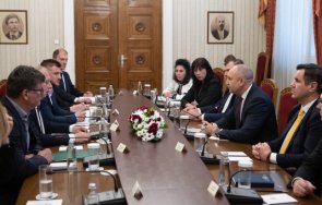 радев въведените коридори износ украинска продукция водят изкривяване пазара нанасят щети зърнопроизводителите