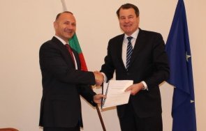 министърът енергетиката росен христов подписа споразумения ебвр