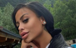 алекса ангелова захвърли дрехите остана татуси снимка