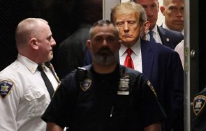 първи път сащ вижте вкарват тръмп съда пледира невинен обновена снимки