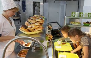 едно натравяне деца петрич болница обяд училищния стол