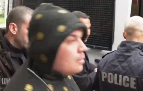 четирима вече задържаните унизителния клип мол пловдив