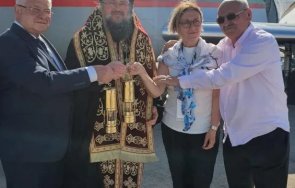 българската делегация божи гроб първа вземе благодатния огън храма