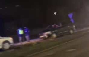 полицейска акция входа бургас спецполицаи заклещиха два автомобила видео