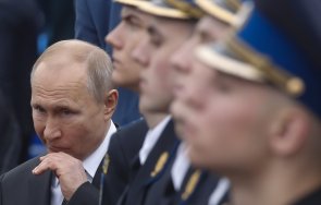 параноята путин задълбочава използва телефон интернет рядко качва самолет