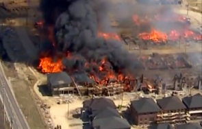 огромен пожар унищожи къщи милиони долари торонто