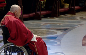 папа франциск пропусна процесията разпети петък видео