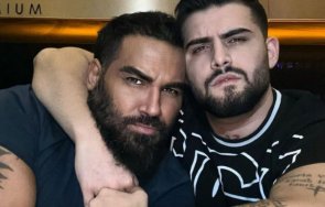 азис негов приятел чукат яйца басейна великден снимка