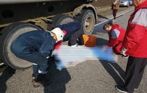 камион блъсна уби годишна жена