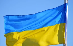 истерия русия заради веещо украинско знаме центъра санкт петербург
