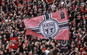 грозни сцени бой цесекари мача левски видео