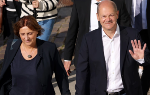 жената шолц подаде оставка образователен министър