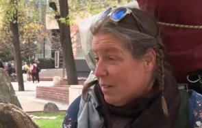 жена върви пеш ирландия божи гроб