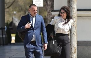 пик парламентарният живот развали формата ицо хазарта рапърът се обзаведе депутатско шкембе снимки