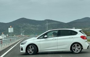 почна шофьорка спря обърна тръгна насрещното новия скоростен път мездра ботевград