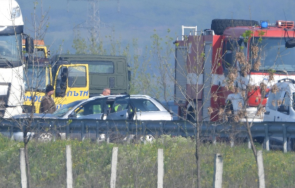 заради мъгла камион кола помляха магистрала марица