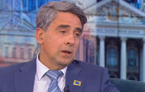 довчерашният социалист божанков разкри изцапат панталона герб