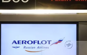 пияна рускиня крещя против войната самолет банкок москва арестуваха видео