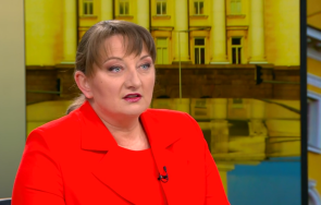 довчерашният социалист божанков разкри изцапат панталона герб