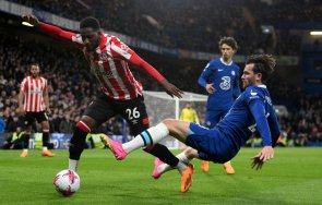 свободното падане челси продължава