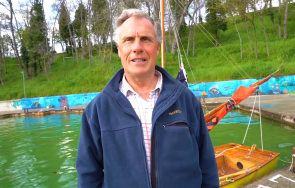 австралийски пътешественик корабокрушира приморско