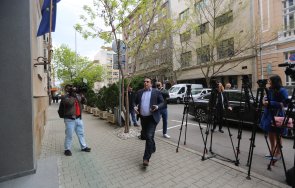 извънредно пик започна срещата герб министерството финансите снимки