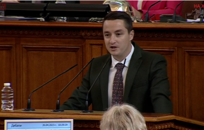 екшън пик явор божанков яхна трибуната без разрешение захапа копейката живо