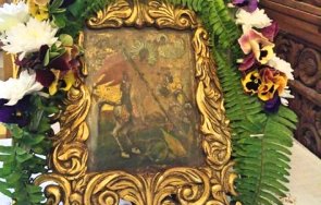 чудотворна икона годишен проглежда отново нямо дете проговаря