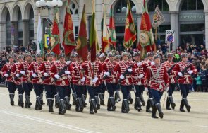 започва репетицията парада