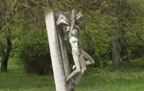 братовчедът премазания статуя мъж бургас деня чухме каза животът