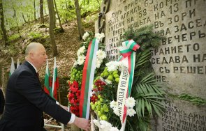 росен желязков пазим спомена делегатите събранието оборище вземат тежкото решение обявяване всенародно въстание