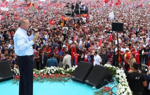 ердоган събра огромен митинг истанбул нарече главния конкурент пияница