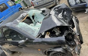 изглежда колата помела двамата пешеходци софия първи снимки