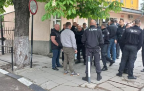 надзирателите затворите излязоха мирен протест