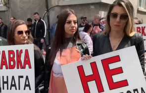 протест иска главата демерджиев заради разголванията пловдивска дискотека