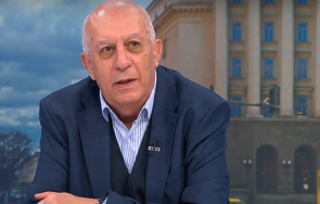 юрий асланов става все бутафорна все водевилна нашата политическа ситуация