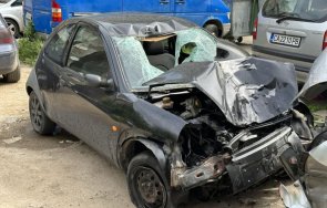 изглежда колата помела двамата пешеходци софия първи снимки