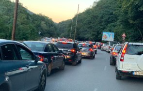 километрични задръствания пътя софия перник владая