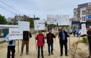 жители варненска местност протестират заради пропаднал път