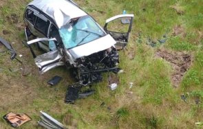 последните минути кола падна дере струма снимки