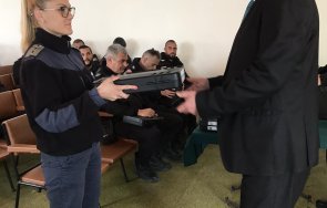 николай николов връчи служебни пистолети валтер одмвр варна