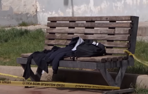 кръв албания годишно момче убито нож свои връстници видео