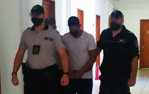 потвърдено убиецът юмер дъскотна лежи години затвора