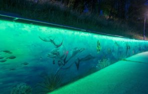 светещи морски графити грейнаха крайбрежната алея приморско