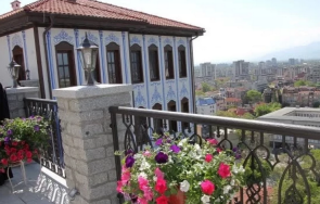 нестандартно шоу парапланерист кацна новата църква пловдив