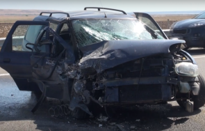 годишен шофьор блъсна паркирана кола враца избяга