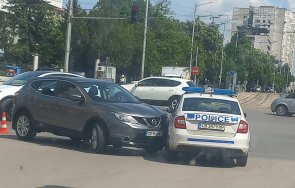 минути джип нацели патрулка ситняково снимка