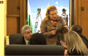 уникален екшън пик колтуклиева разби депутатите герб докато пийват кафе предатели срам проф ангелов поведението обидно журналистиката видео