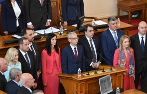 първо пик парламентът избра кабинета денков габриел златния пръст доган делян добрев герб гласува против обновена снимка