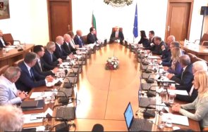 извънредно пик първо заседание новоизбрания кабинет денков раздаде задачи министрите всичките трябвало съдействат асен василев бюджета